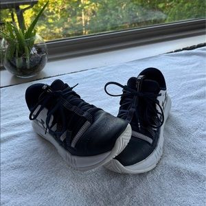 ✨WOMENS UNDER ARMOR VOLLEYBALL SHOES ✨